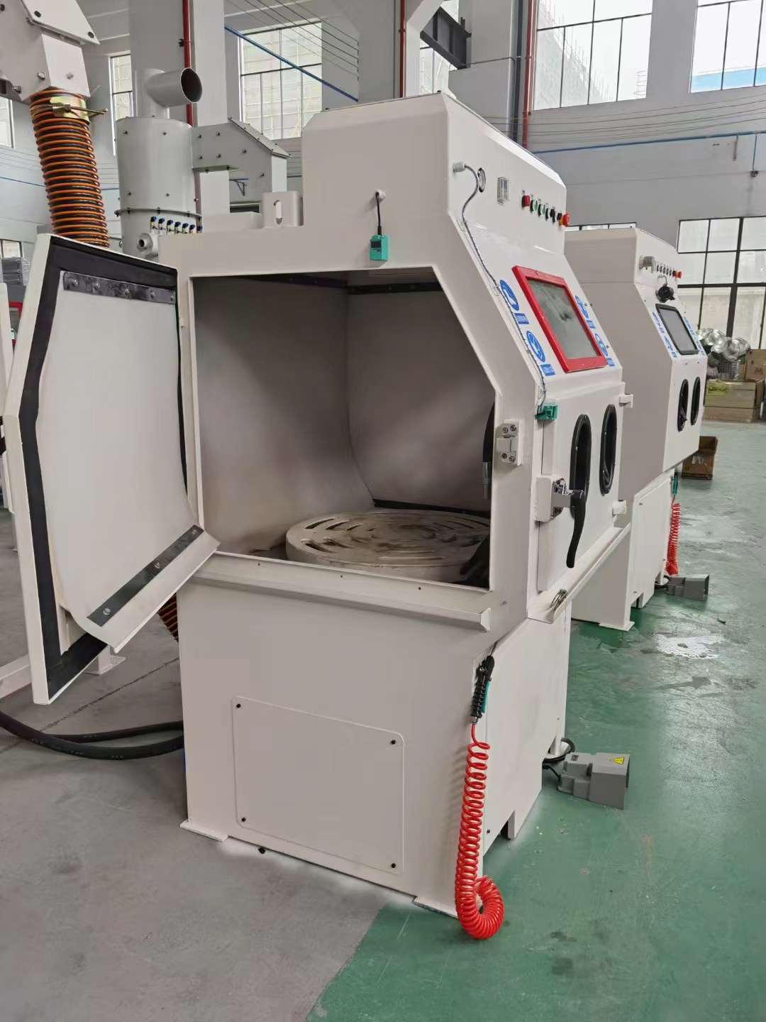 商丘移动式抛丸机的工作原理?